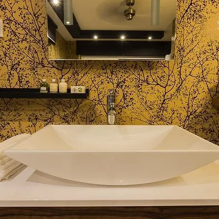 Palatino فندق زوندرن